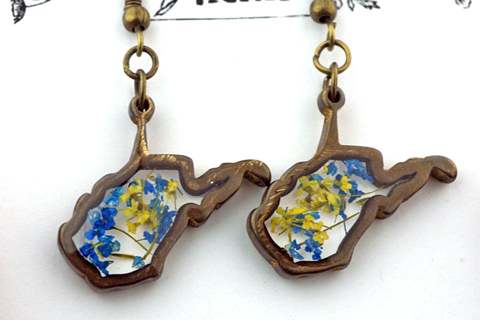 Queen Anne's lace earrings in the shape of the State of West Virginia